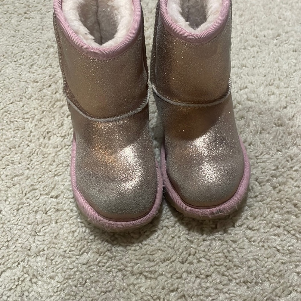 Ugg pink sparkle uggs size 10 toddler good used condition